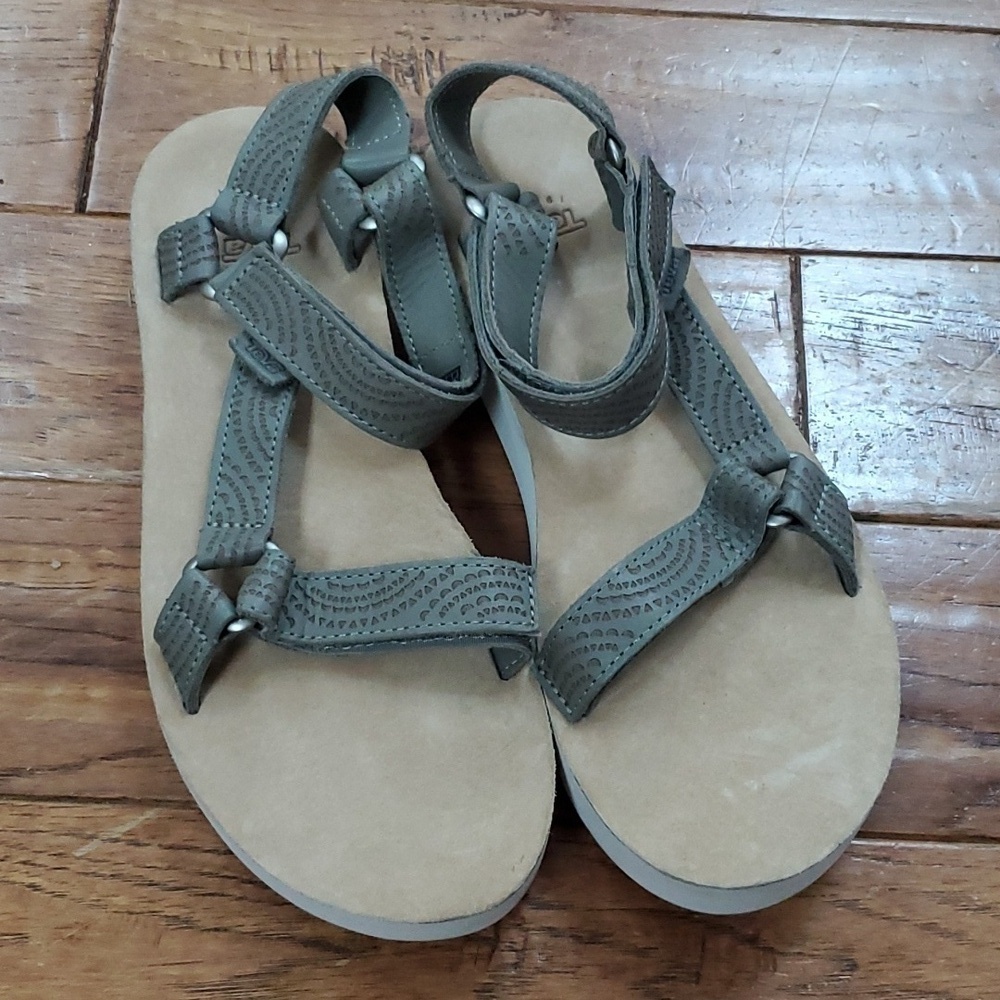 Teva Midform Universal Geometric sandals